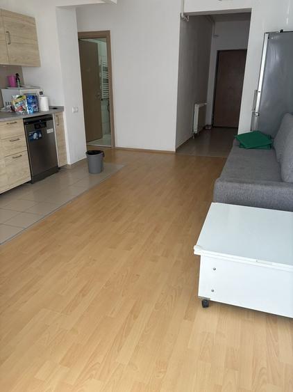 Apartament cu 3 camere decomandat în Titan