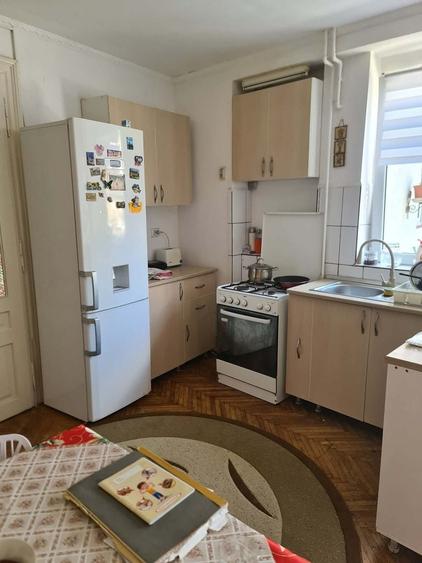 Apartament cu 2 camere decomandat în Schei