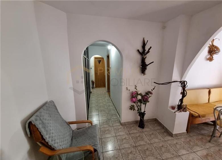 Apartament cu 3 camere decomandat, mobilat în Aeroport