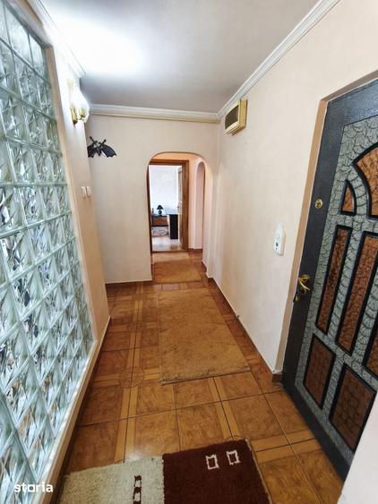 Apartament cu 3 camere în 9 Mai