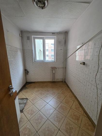 Apartament cu 4 camere semidecomandat în Titan