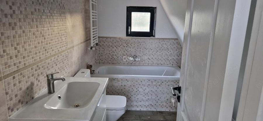 Casă cu Teren 375 Mp în 1 Decembrie