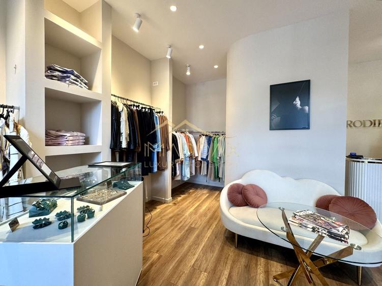 Spațiu comercial, de 217.66000366211 mp, în Domenii