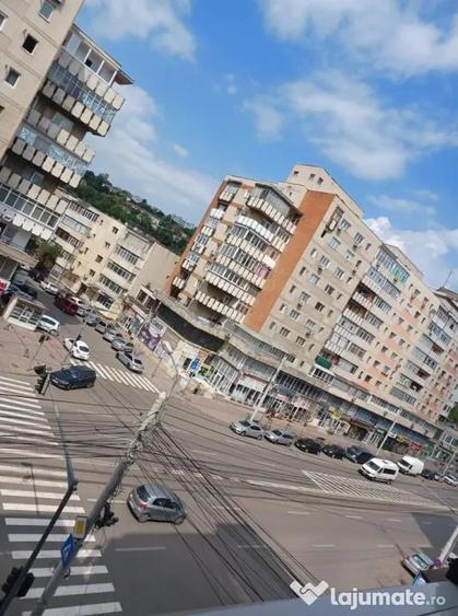Apartament cu 3 camere decomandat în Gară