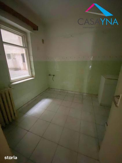 Apartament cu 3 camere decomandat în Republicii