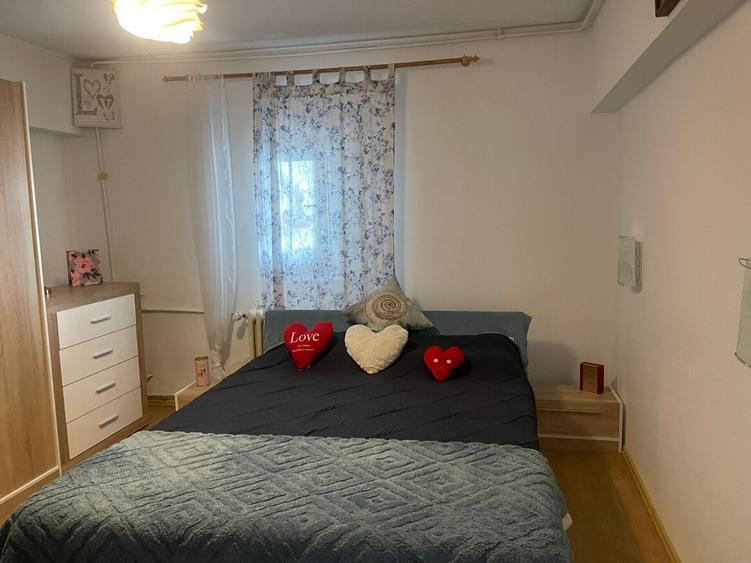 Apartament cu 3 camere decomandat, mobilat în Iancului