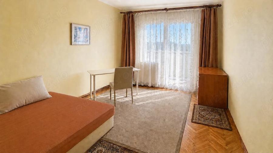 Apartament cu 3 camere decomandat în Complex Studențesc