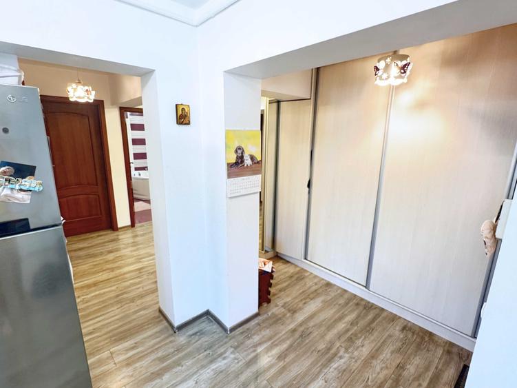 Apartament cu 3 camere decomandat, mobilat în Păcurari