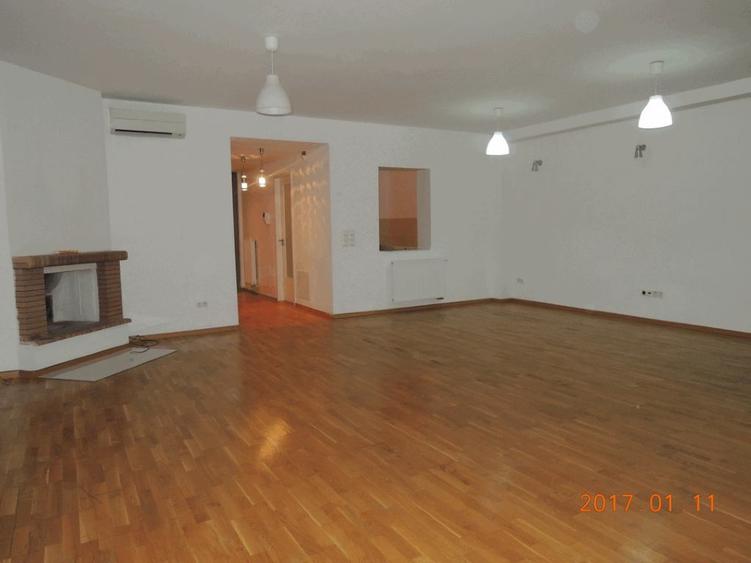 Casă cu 5 camere cu Teren 204 Mp în Băneasa
