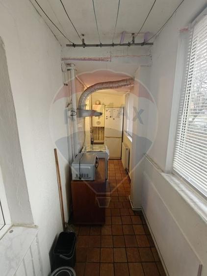 Apartament cu 3 camere decomandat, mobilat în Republicii