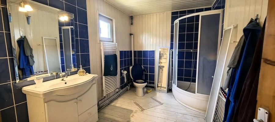Casă cu 7 camere cu Teren 413 Mp în Central