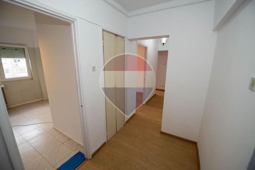 Apartament cu 3 camere decomandat în Drumul Taberei