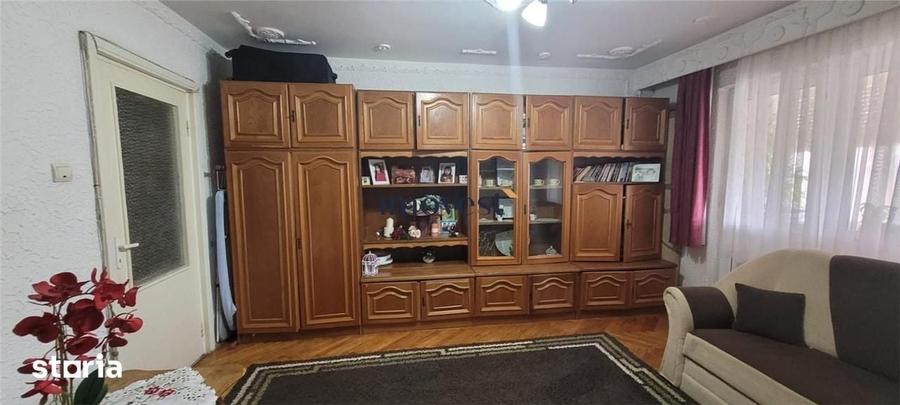 Apartament cu 3 camere decomandat în Micro 16