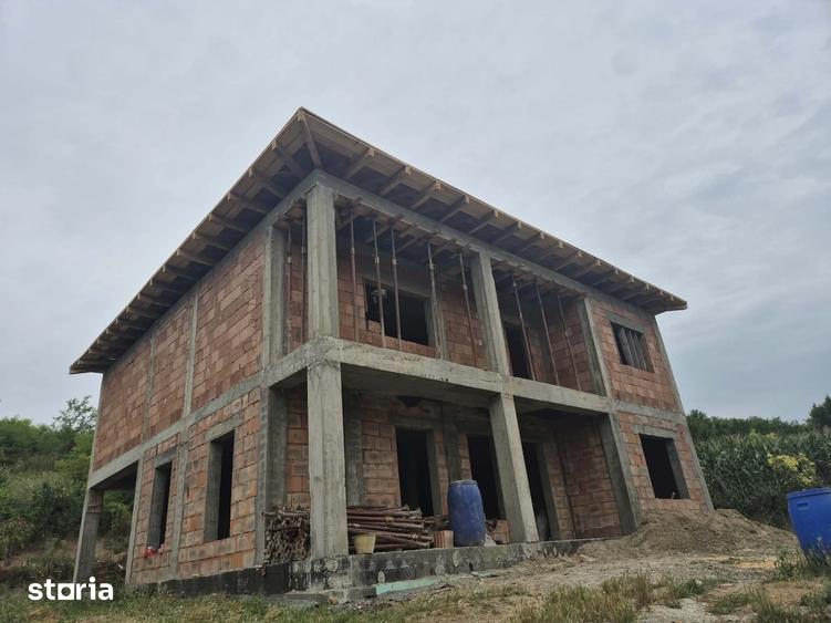 Casă cu 4 camere cu Teren 1200 Mp în Rediu