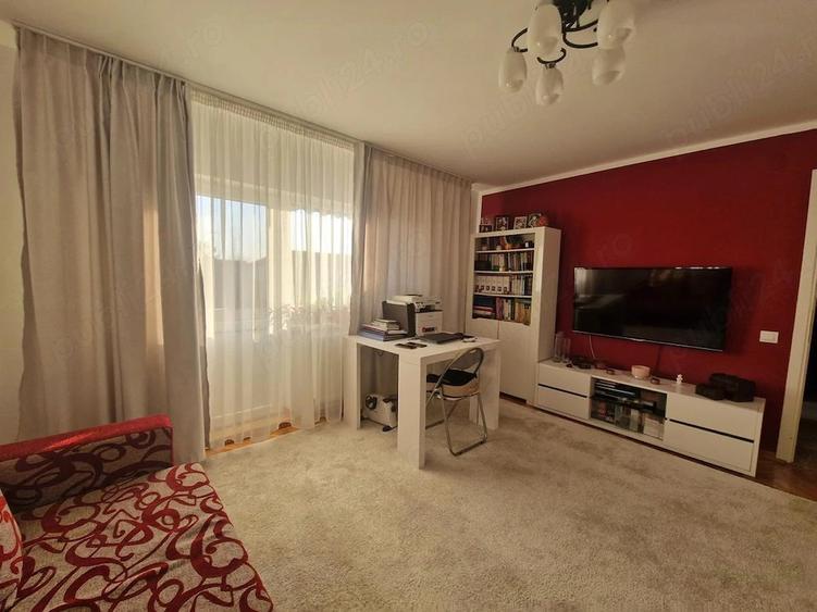 Apartament cu 3 camere decomandat, mobilat în Aradului