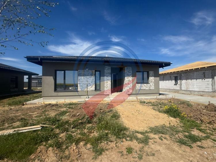 Casă cu 3 camere cu Canalizare în Cârcea