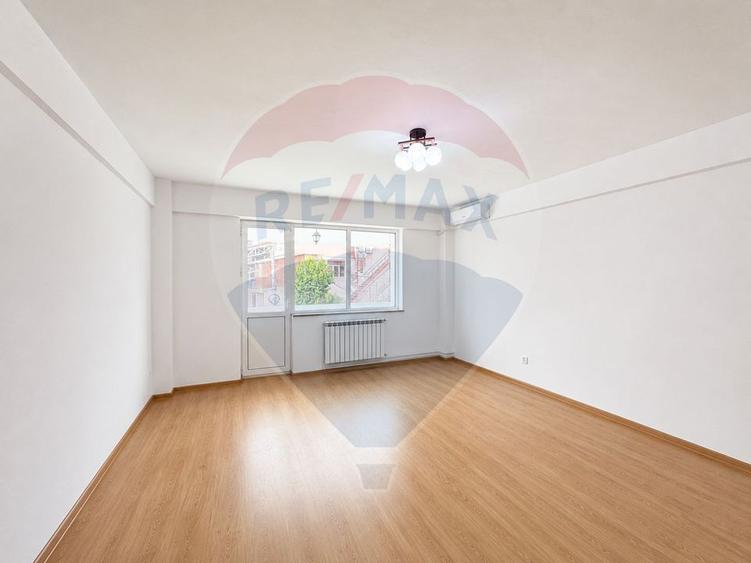 Casă cu 6 camere cu Teren 180 Mp în Giulești