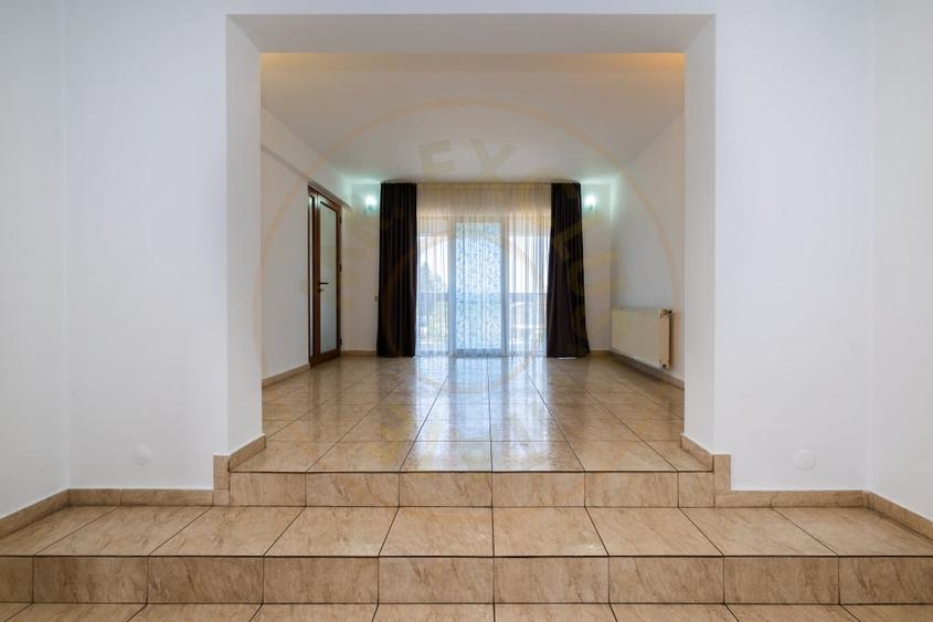 Casă individuală cu 10 camere cu Canalizare în Vest