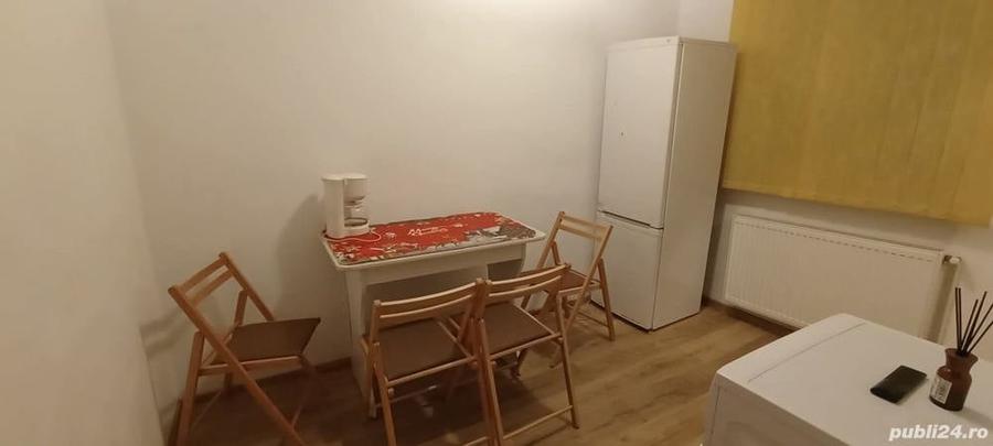 Apartament cu 3 camere decomandat în Vălenii de Munte