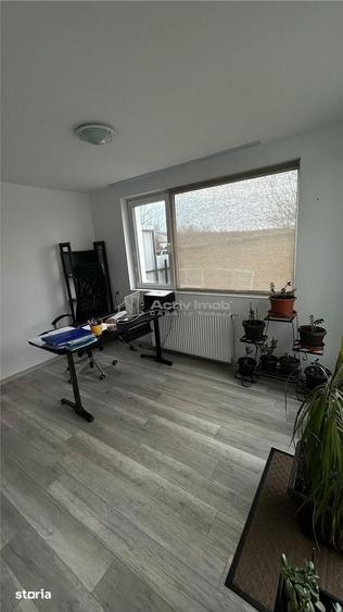 Casă cu 5 camere cu Teren 500 Mp în Crevedia