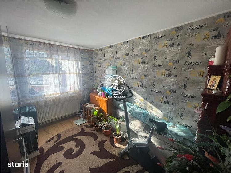 Casă cu 4 camere în Vânători