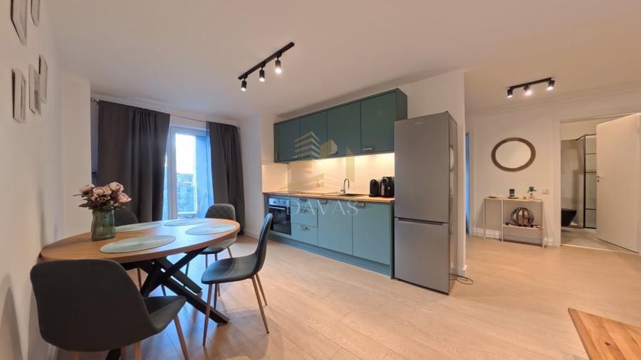 Apartament cu 3 camere semidecomandat, mobilat în Sopor