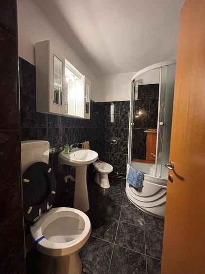 Apartament cu 3 camere decomandat, mobilat în Tomești