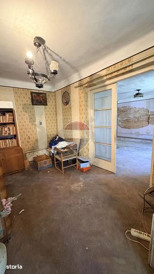 Casă cu 5 camere cu Teren 716 Mp în Central