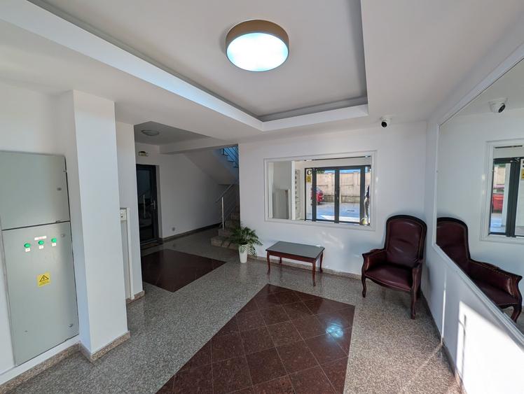 Apartament cu 3 camere în Dămăroaia