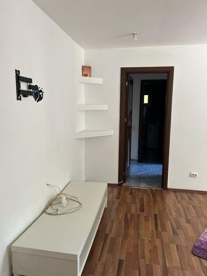 Apartament cu 2 camere semidecomandat în Exterior Vest