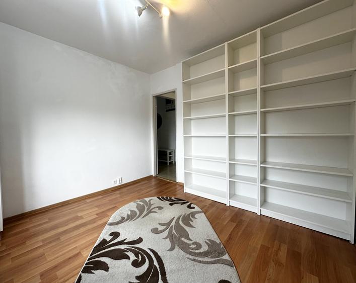 Apartament cu 3 camere semidecomandat, mobilat în Freidorf