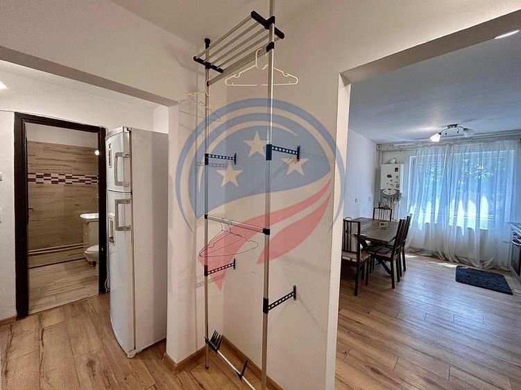 Apartament cu 3 camere decomandat în Rovine