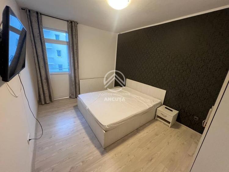 Apartament cu 3 camere semidecomandat în Tăuți