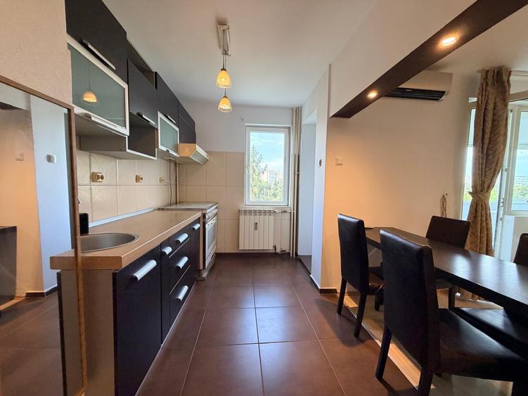 Apartament cu 3 camere semidecomandat în Titan