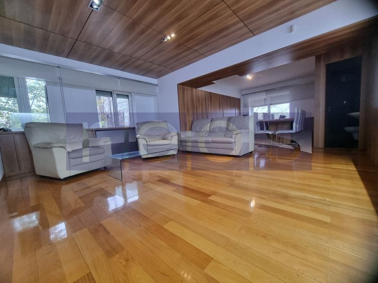 Apartament cu 3 camere semidecomandat, mobilat în Vitan