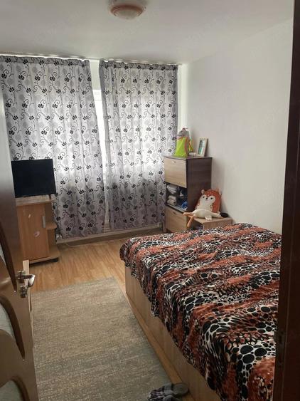 Apartament cu 3 camere decomandat în Sud