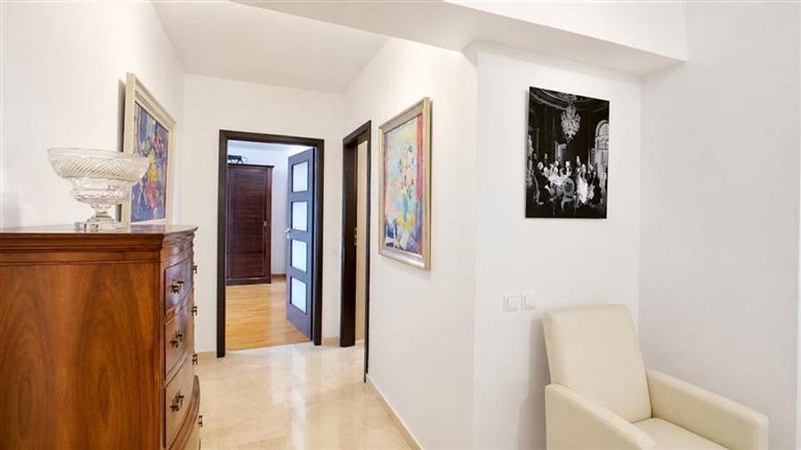 Apartament cu 3 camere decomandat, mobilat în Centrul Civic
