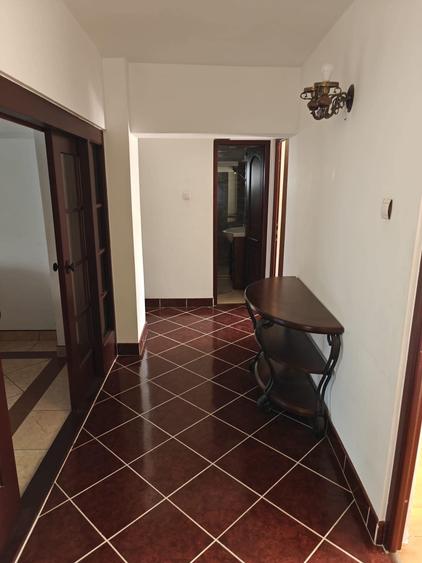 Apartament cu 4 camere decomandat în Central