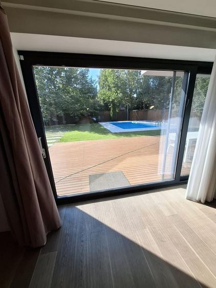 Casă individuală cu 6 camere cu Canalizare în Ultracentral