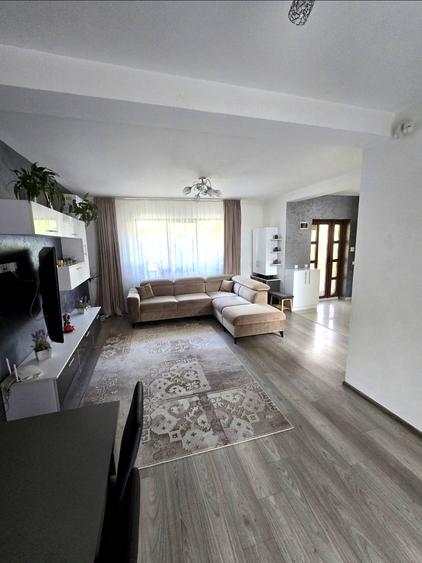 Duplex cu 4 camere cu Canalizare în Florești