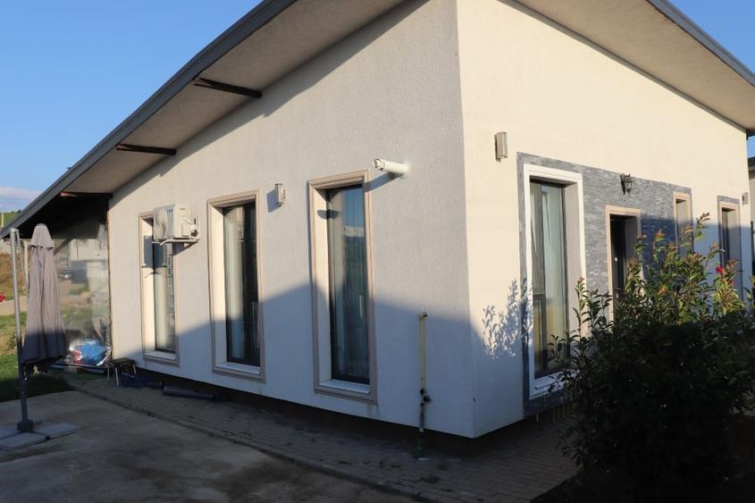 Casă individuală cu 3 camere cu Canalizare în Vișan