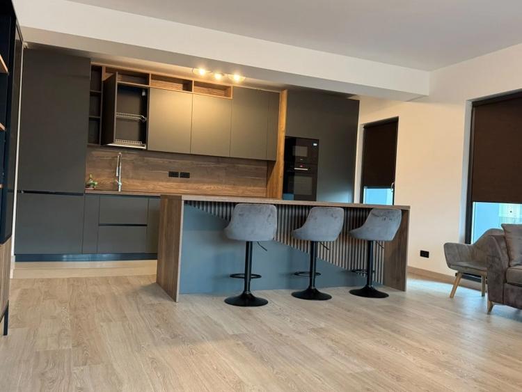 Apartament cu 3 camere decomandat, mobilat în Vitan