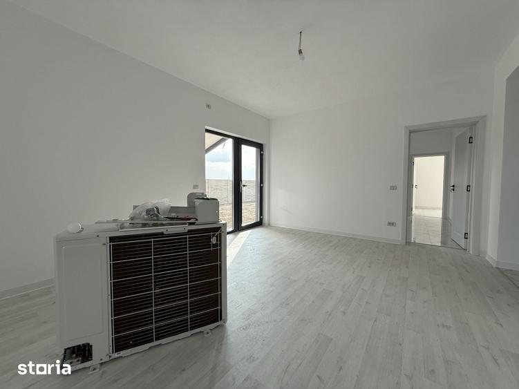 Casă cu 4 camere cu Teren 580 Mp în Sânmihaiu Român