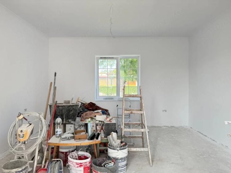 Casă cu 3 camere cu Teren 1500 Mp în Iosia
