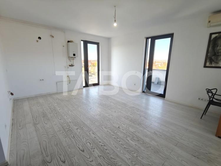 Apartament cu 3 camere decomandat, mobilat în Piața Cluj