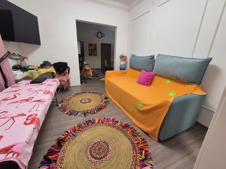 Apartament cu 3 camere semidecomandat în Cișmigiu