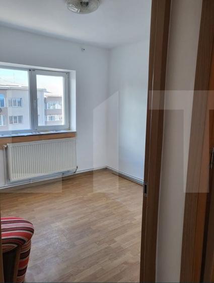 Apartament cu 3 camere decomandat, mobilat în Dorohoi — fotografia 2