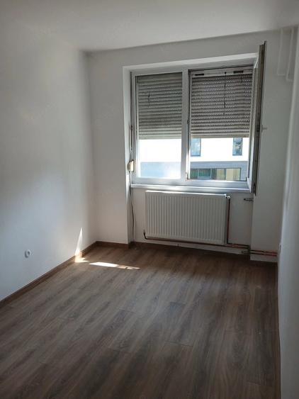 Apartament cu 3 camere semidecomandat în Tipografilor