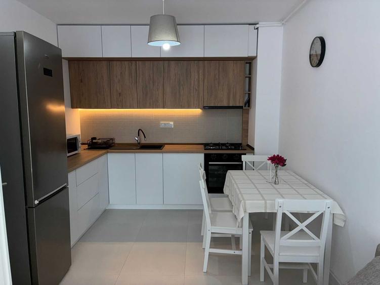 Apartament cu 2 camere decomandat în Crețești