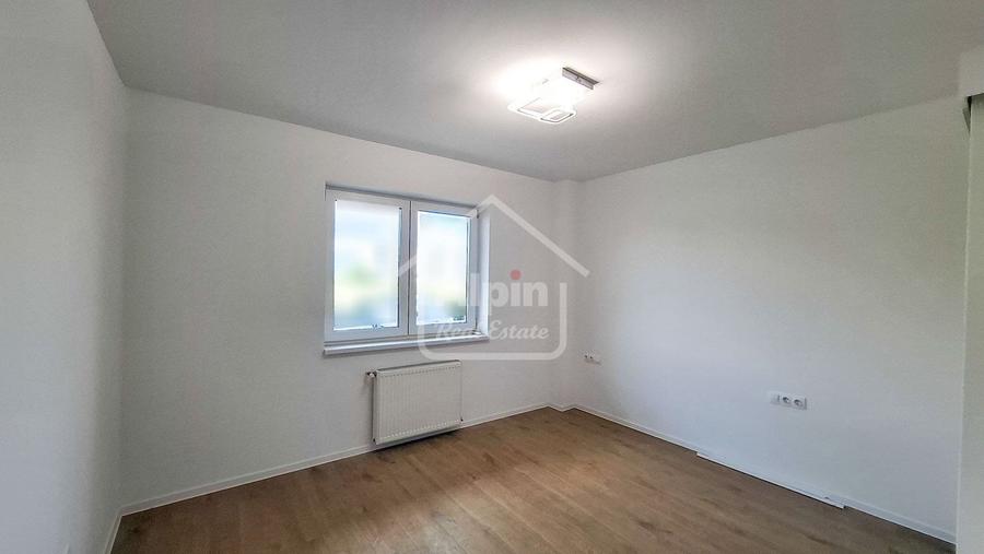 Apartament cu 3 camere decomandat în Tractorul